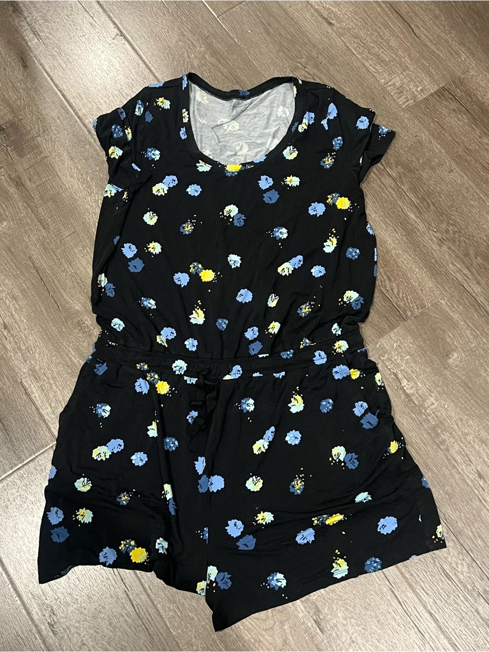 Amazon Essentials Black Short Sleeve Floral Romper with Blue & Yellow Prints